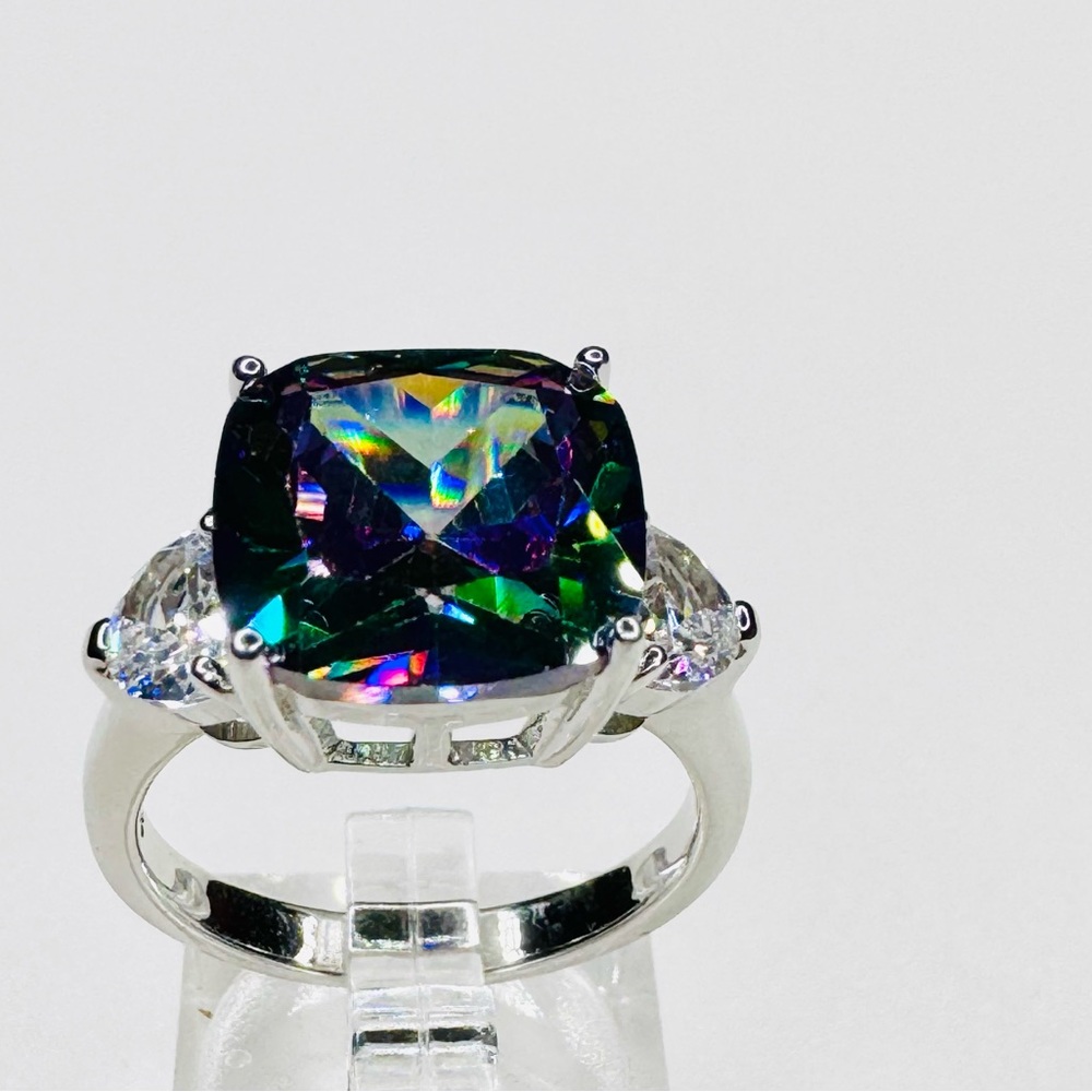 Elegant Sterling Silver Multicolor Gemstone Ring.